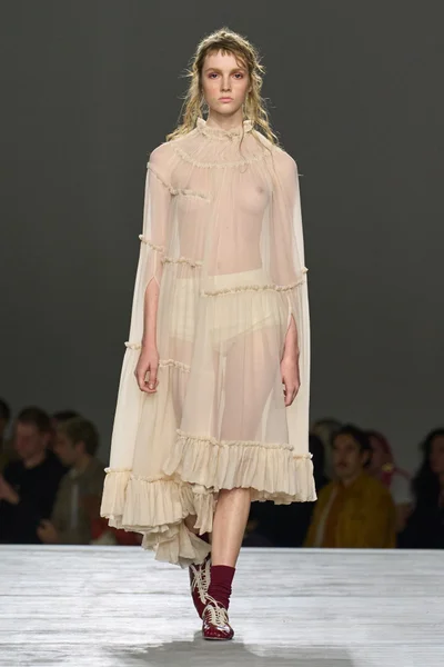 Look 10